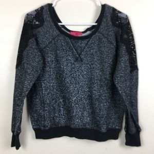 Mix&Co Lace Cut Out Cold Shoulder Sweatshirt